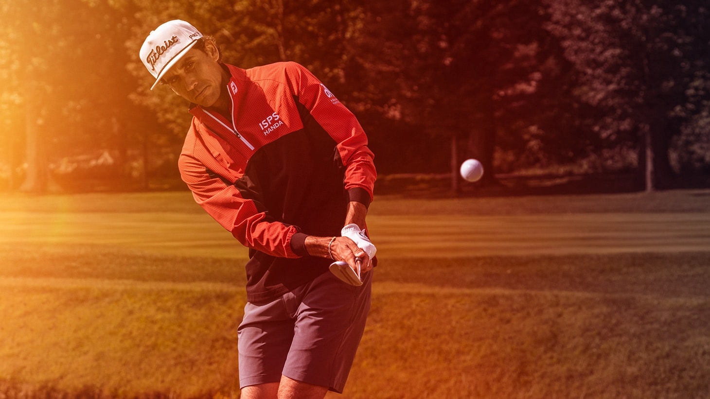 Rafa Cabrera Bello plays a high-spinning chip shot with the new Titleist Pro V1x golf ball